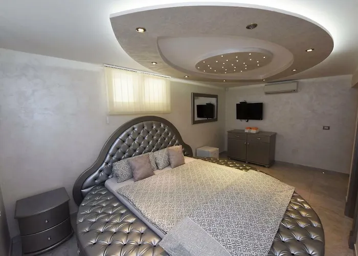 瓦莱里奥别墅 别墅 *