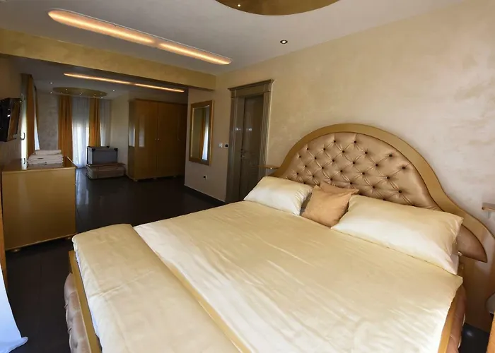 别墅 瓦莱里奥别墅 *