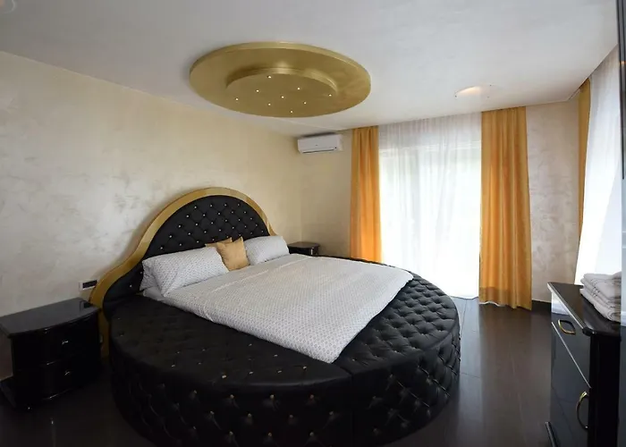 瓦莱里奥别墅 别墅 *